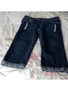 ABM distress  Capri Jeans Size  5